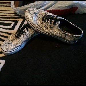 snakeskin shoes. snakeskin vans. lowtop. mens 9.5